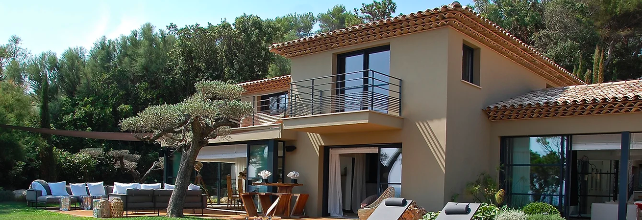 LE ST. TIL KAYA - Ravalement de façades dans le Golfe de Saint-Tropez - VAR 83