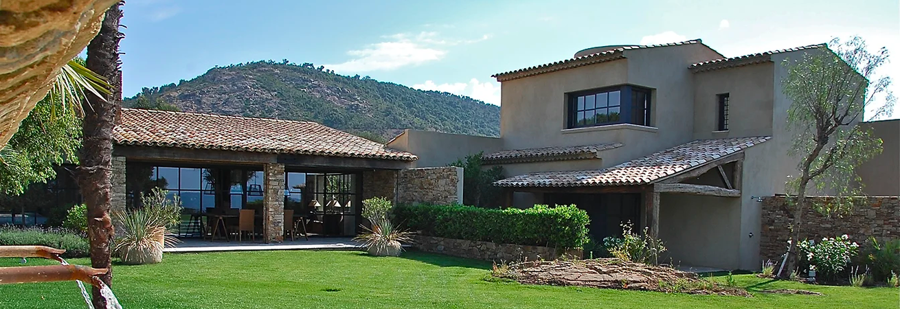 LE ST. TIL KAYA - Ravalement de façades dans le Golfe de Saint-Tropez - VAR 83